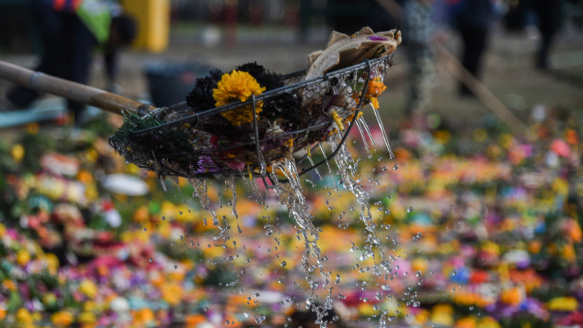 วันเพ็ญเดือนสิบสอง ‘ขยะ’ นองล้นตลิ่ง