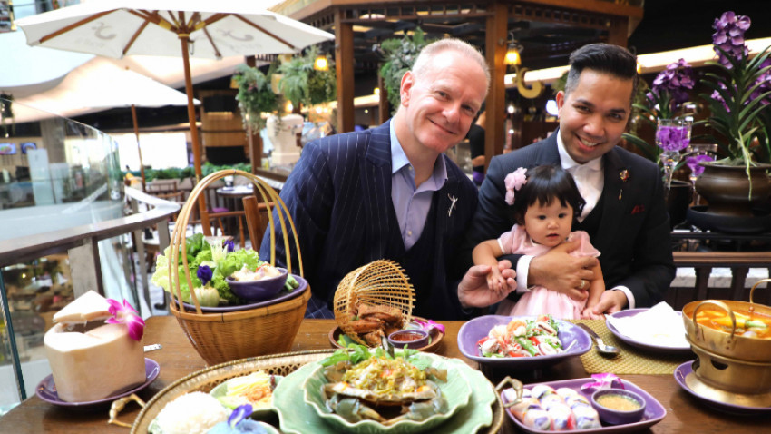 ปอเปี๊ยะสดดอกไม้ ฝีมือสารเดช พานุรัตน์