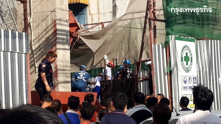 เครนก่อสร้างถล่ม ใกล้อาคารคลองถมเซ็นเตอร์ บาดเจ็บ 2 ราย 