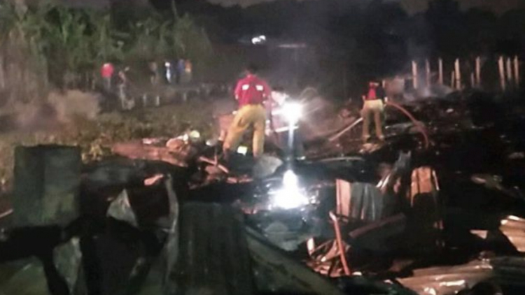 ไฟไหม้แคมป์พักคนงานวอด 20 หลัง