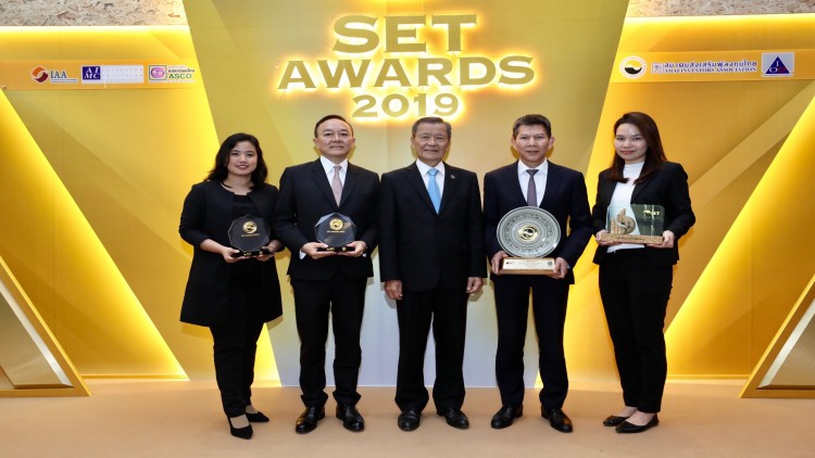 ซีอีโอ KTC และ MOONG คว้า Best CEO Awards 2019