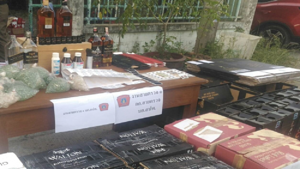 ทลายแหล่งผลิตเหล้าปลอมยี่ห้อดัง ย่านสายไหมร่วม 300 ขวด