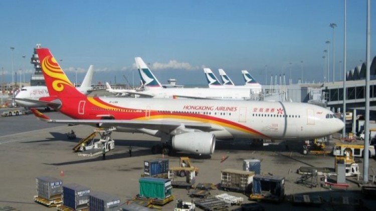 นักวิเคราะห์คาดสายการบินในฮ่องกงอาจปลดพนง.