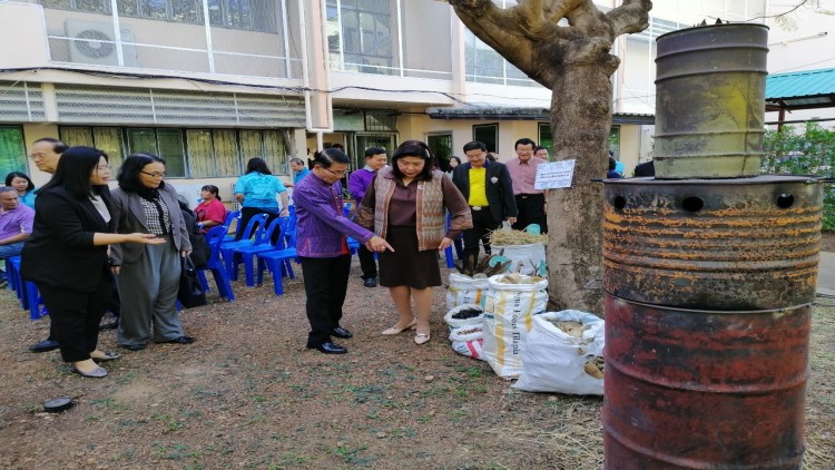 ‘ราชภัฏอุตรดิตถ์’ติวเข้มเกษตรไม้ผล ผลิต‘ถ่านบำรุงดิน’จากวัสดุเหลือทิ้ง
