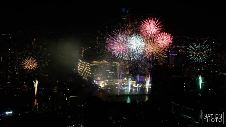 ตระการตาพลุเคาท์ดาวน์ ณ ไอคอนสยาม