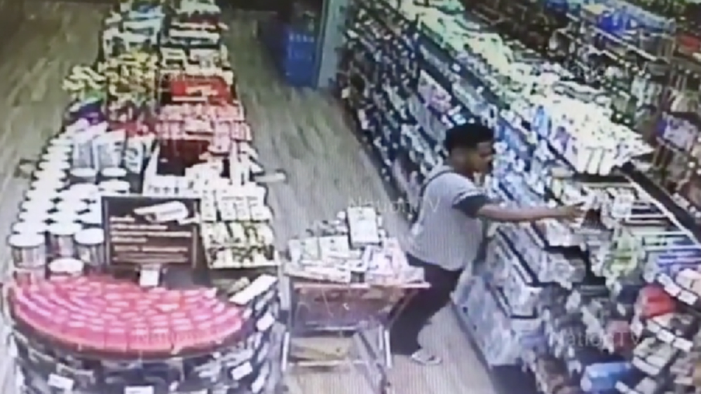 ตร.คลองตัน ล่าโจรขโมยมือถือในซุปเปอร์มาเก็ต