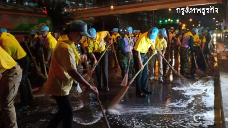 ทหารลุยล้างถนนทั่งกรุง ลดฝุ่น PM2.5