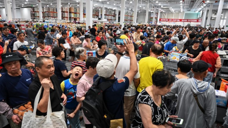 'ชาวอู่ฮั่น' แย่งตุนสินค้าหวั่น 'ไวรัสโคโรน่า' ระบาดรุนแรง