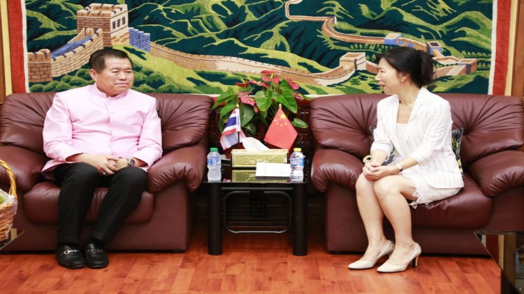 มท.2 นำเลขา ศอ.บต.-คนไทยเชื้อสายจีน มอบเงินช่วยเหลือให้กำลังใจชาวจีน สู้ ‘โคโรน่า’