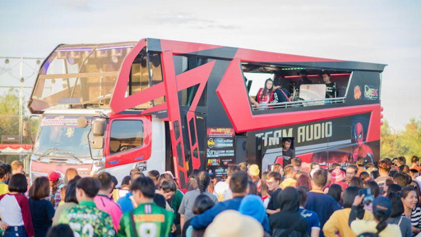 ‘รถแห่’ ความบันเทิงเคลื่อนที่ เวทีแจ้งเกิดนักร้องน้องใหม่