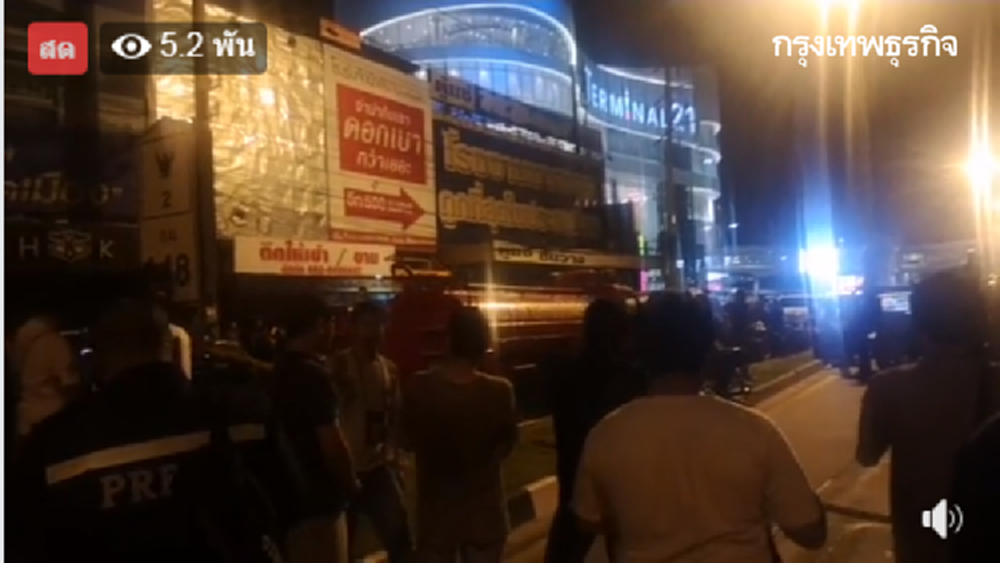 ช่วยปชช.ออกจากห้างฯโคราชกลางดึก-ผบ.ตร.เผยคุมสถานการณ์ได้แล้ว (02.00 น.)