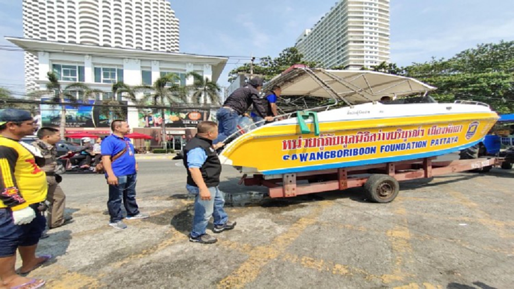 สลด พบศพชายชาวต่างชาติลอยทะเลเกาะล้าน