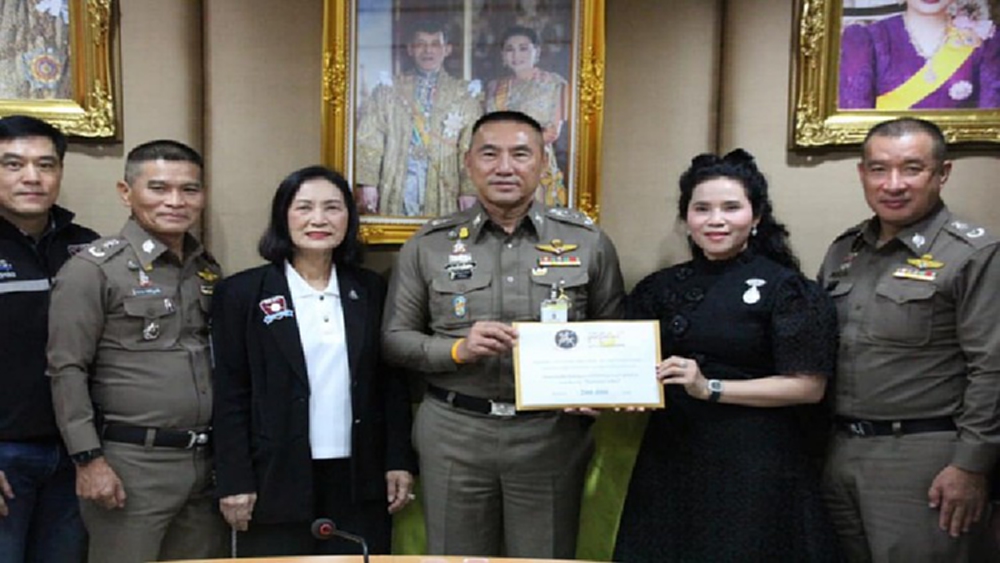 'ผบช.น.-รอง ผบช.น.' เยี่ยมให้กำลังใจ-มอบเงินช่วยเหลือ ส.ต.ท.เหตุกราดยิงโคราช