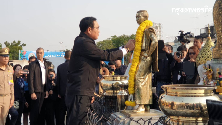 นายกฯสักการะ 'ย่าโม' อธิษฐานขอให้คนโคราชมีความสุข