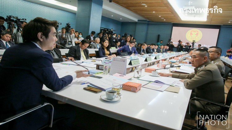 ผบ.ตร.นำคณะ เข้าแจงกมธ.สิทธิฯ ปมคุมวิ่งไล่ลุง