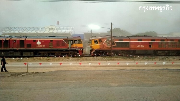 ระทึกเกิดเหตุรถไฟชนกัน สถานีรถไฟปากท่อ-ราชบุรี 