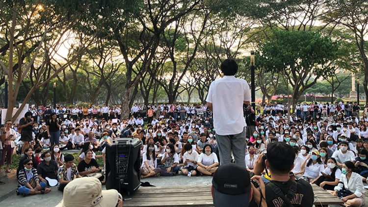 'ธนาธร' ชี้นิสิตนักศึกษาตื่นแล้ว หลังจุฬาฯ-มธ.-มก.มีชุมนุม