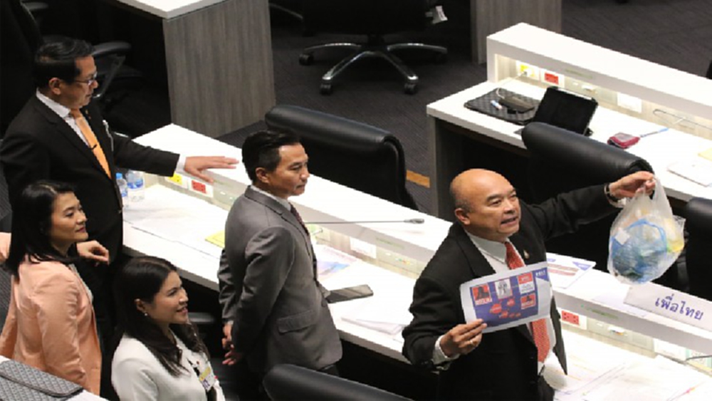 ฝ่ายค้านวอล์คเอาท์ หลังไร้สิทธิอภิปรายต่อ แม้เหลือ 4 คน