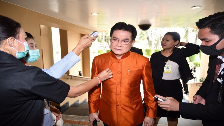 'จุรินทร์' สั่งทบทวนยอดส่งหน้ากากอนามัยถึงสธ. หลังรพ.เอกชนโวยไม่พอใช้