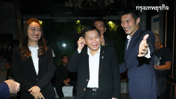 'ธนาธร' เจ้ามือ เลี้ยงอาหารค่ำขอบคุณหัวหน้าพรรคร่วมฝ่ายค้าน