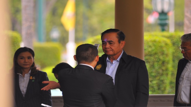 'นายก' เยี่ยมศูนย์บริหารสถานการณ์'โควิด-19'