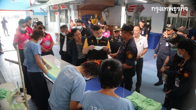 ตรวจเรือนจำกลางอุดรธานี ป้องกันโควิด-19 เผยผลิตหน้ากากวันละ 500 ชิ้น