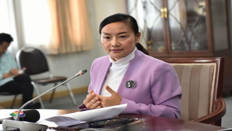 'ที่ปรึกษาติ่ง' ติดไวรัสหน้ากาก