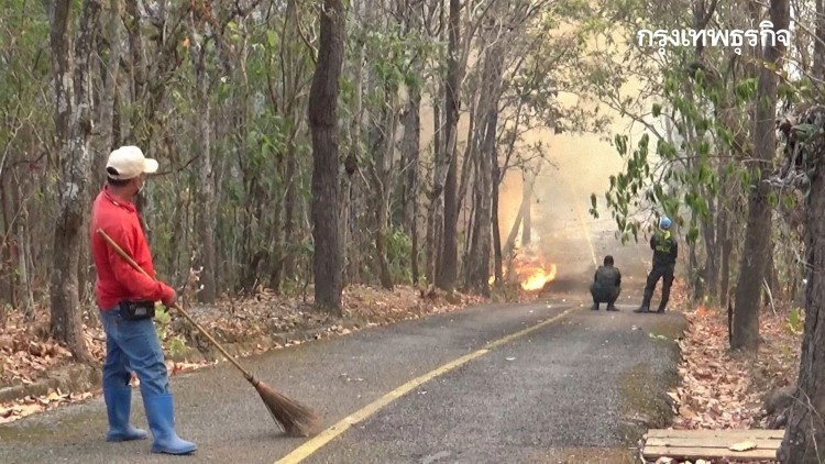 เกิดไฟไหม้ป่า พื้นที่รอบวัดอนาลโยทิพยาราม เสียหายกว่า 1,000 ไร่ 