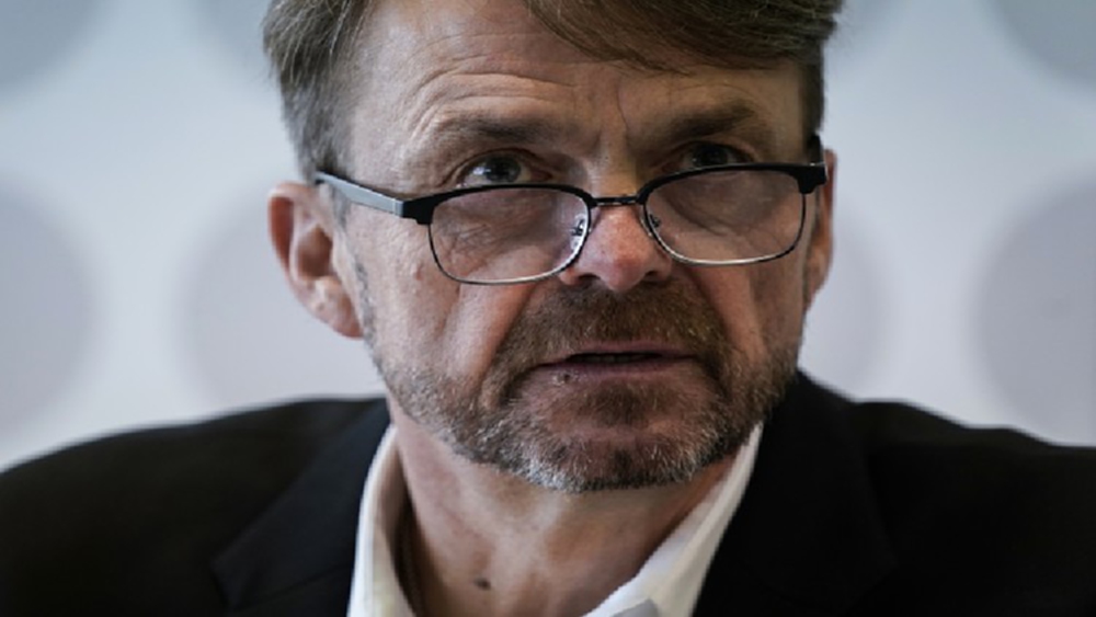 ซีอีโอเฟียต ยอม 'ลดเงินเดือน 50%' ป้องบริษัท 