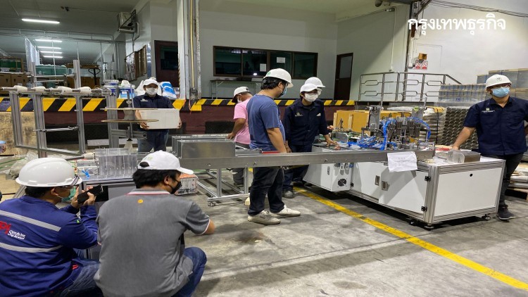 โรงงานหน้ากากอนามัย 'ซีพี' คืบ 80% เร่งติดตั้งเครื่องจักรผลิตวันละ 1 แสนชิ้น