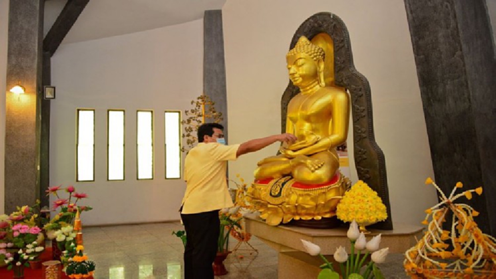 สรงน้ำพระประจำมหาวิทยาลัย ให้พรสงกรานต์ออนไลน์ เนื่องในเทศกาลสงกรานต์ 2563