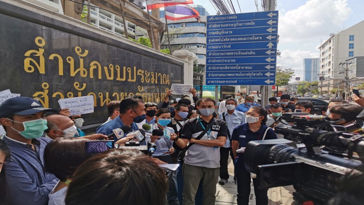 ม็อบพรรคแรงงานร้องคลังจ่าย 5 พันทุกคน