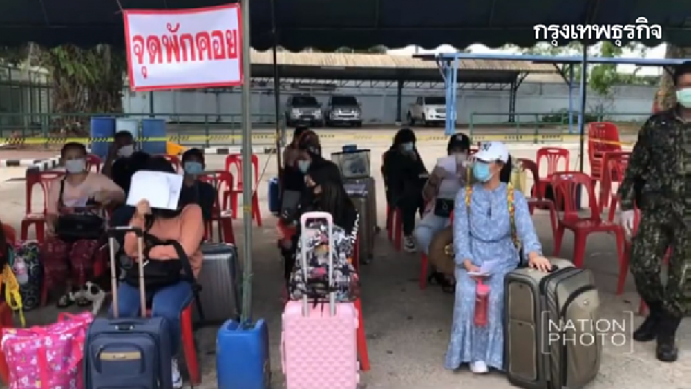 คนไทยในมาเลย์เข้าด่านปาดังฯ หลังด่านสะเดาปิด ตม. ติดเชื้อโควิด