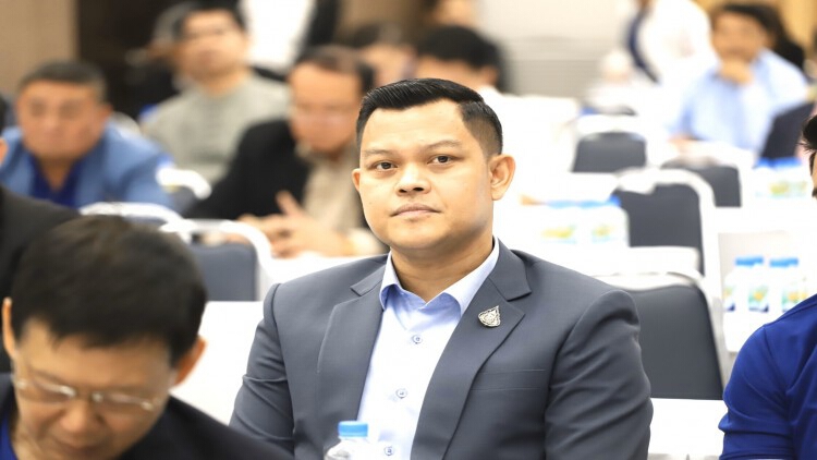 'ธนกร' สั่งจนท.ดูแลชาวบ้าน ร้องทุกข์เงินเยียวยา 5000 หน้ากระทรวง