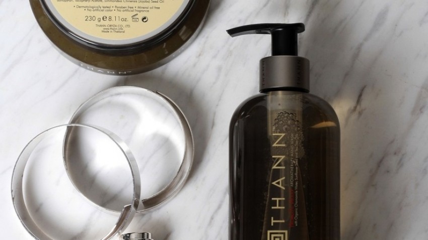 ดูแลผิวมือ และ 4 ท่านวดบำรุง (ผิว) มือ