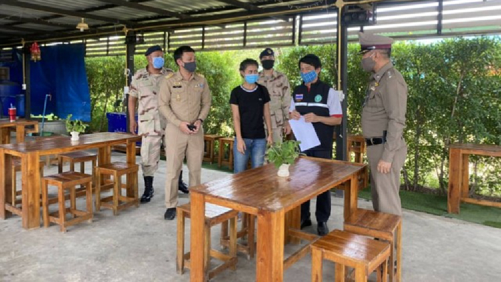 จนท.ปกครอง-ตำรวจ ตรวจร้านอาหารและร้านตัดผม