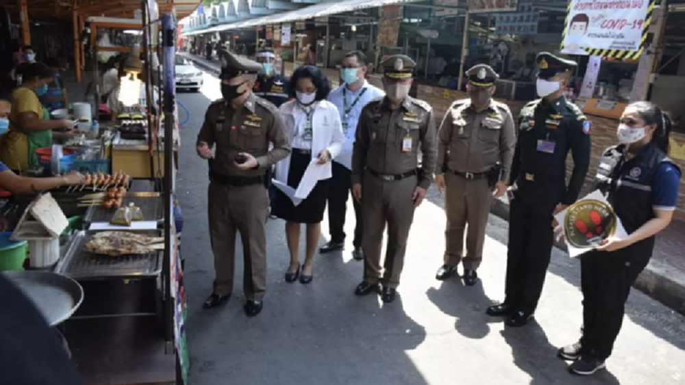 ตร.-กทม.เข้มระยะห่างห้างไอคอนสยาม-ตลาดคลองสาน