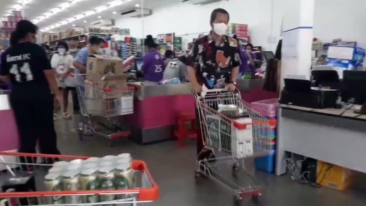 สายเมาเฮ! พิษณุโลก คลายล็อกซื้อขายแอลกอฮอล์คึกคัก