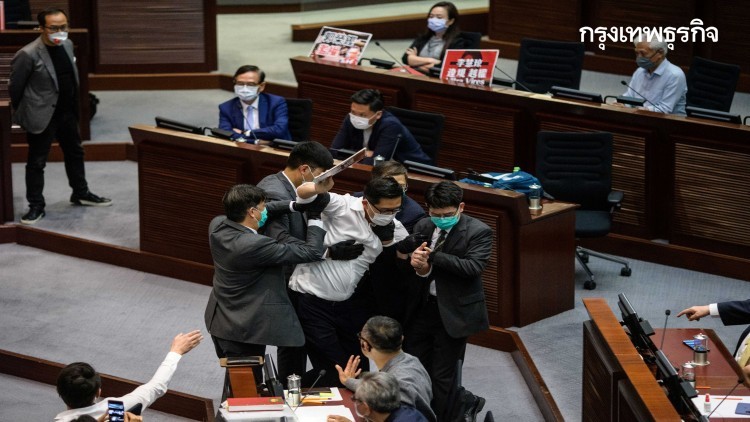 ส.ส.ฮ่องกง ‘ปะทะเดือด’ กลางสภา
