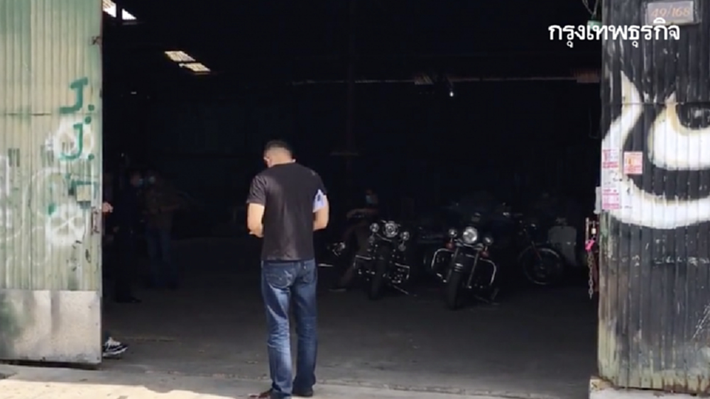 กรมสรรพสามิต ยึดรถคลาสสิคหนีภาษีโกดังย่านบางเขน