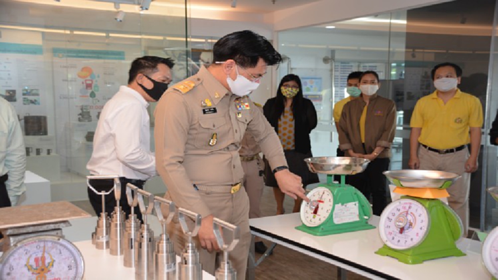  พาณิชย์ ออกคู่มือเตือนชาวบ้าน 4 วิธีสังเกตป้องกันโดนพ่อค้าโกงตาชั่ง