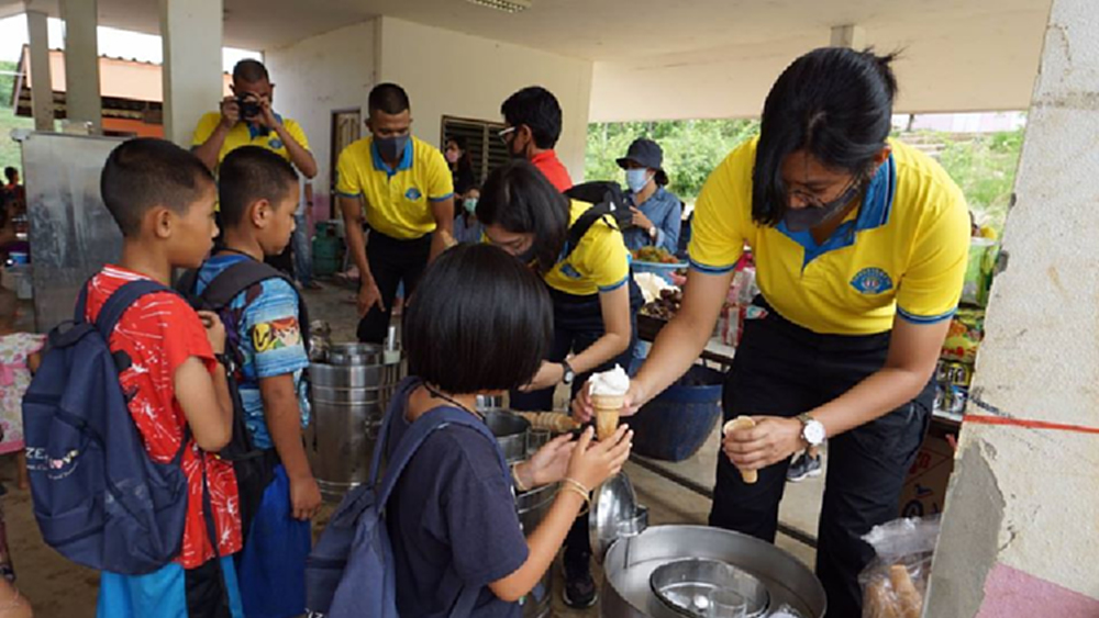 ตร.กองปราบ บำเพ็ญสาธารณประโยชน์ 'มีแล้วแบ่งปัน' ที่กาญจนบุรี