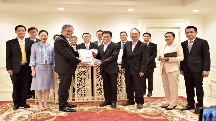 ผู้ส่งออกข้าวมอบข้าว 5 หมื่นถุงให้พาณิชย์ช่วยประชาชนลดผลกระทบโควิด-19