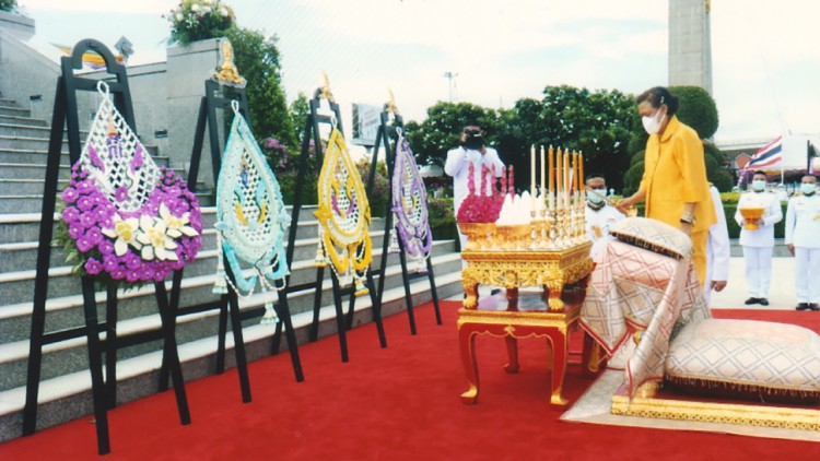 กรมสมเด็จพระเทพฯ ทรงวางพวงมาลาถวายราชสักการะ ร.8 เนื่องในวันคล้ายวันสวรรคต