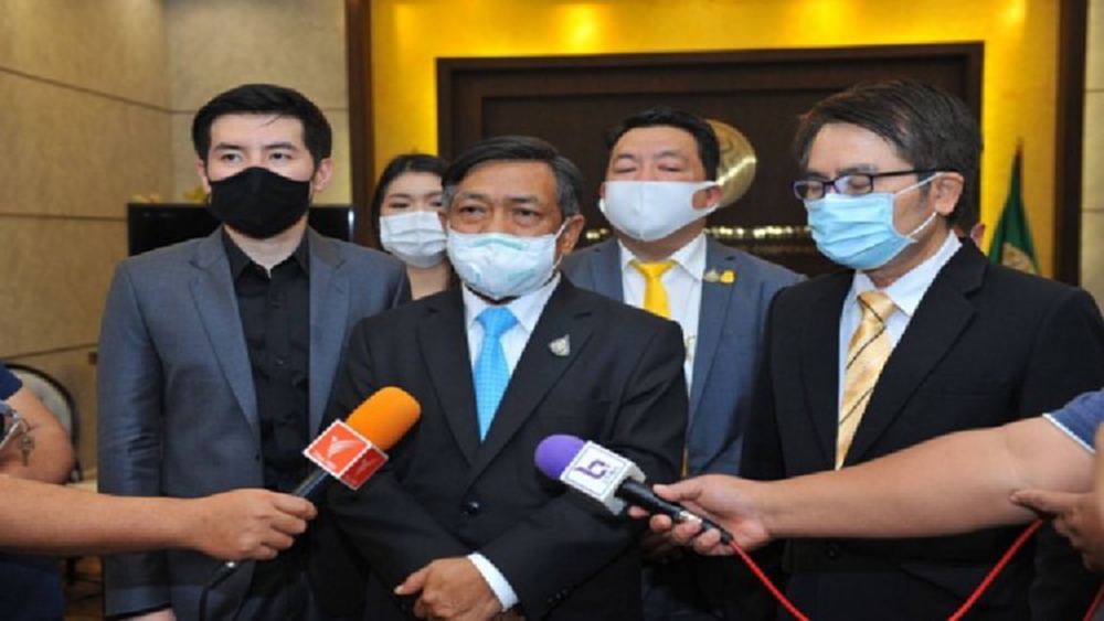 5 ส.ส.ประชาธิปัตย์พบ 'พีระพันธุ์' ไม่มีนัยยะการเมือง