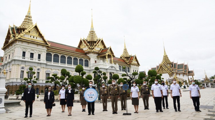 ททท. มอบตราสัญลักษณ์ ‘SHA’ ให้พระบรมมหาราชวัง