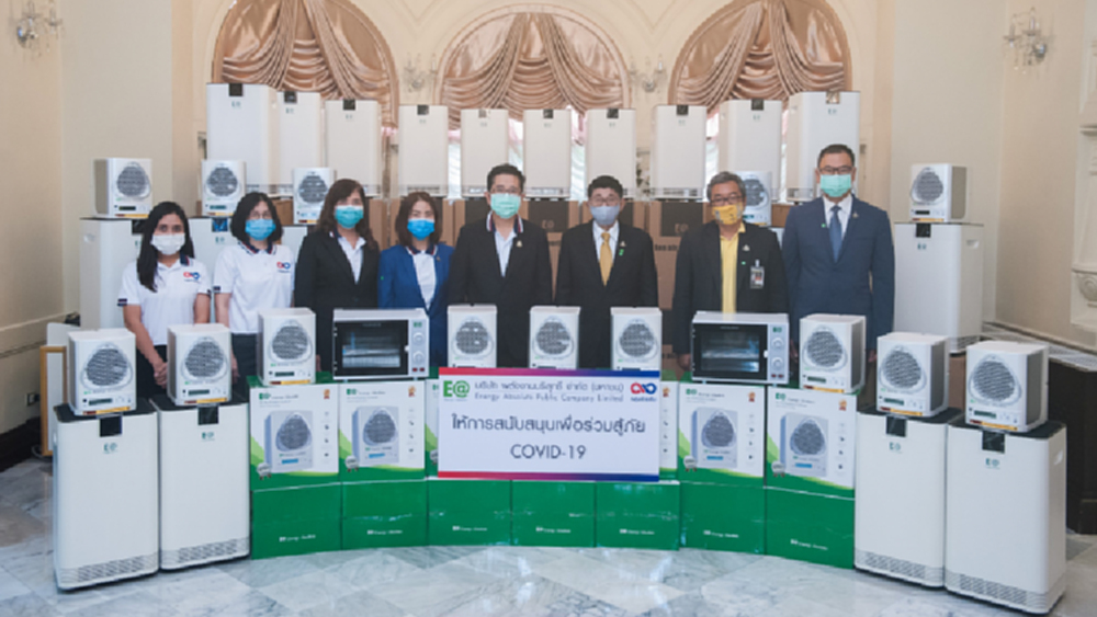บิ๊ก EA ร่วมกับกลุ่มช่วยกัน ส่งมอบเครื่องกำจัดเชื้อโรค 70 รายการ ใช้ในทำเนียบรัฐบาล
