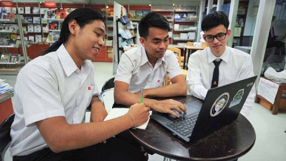 สุดเจ๋ง!แชมป์เขียนโค้ดควบคุมหุ่นยนต์ผุ้ช่วยนักบินอวกาศ