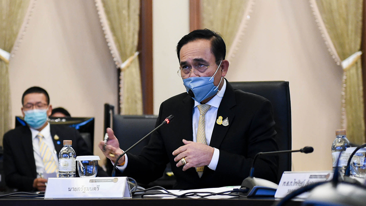 'ประยุทธ์' ลั่นคุมทีมเศรษฐกิจ 'ประวิตร' ดอดพบส่งโผพปชร.- ชี้เก้าอี้มท.แล้วแต่นายกฯ