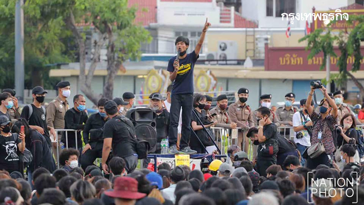 ยึดอนุสาวรีย์ฯจี้ยุบสภา